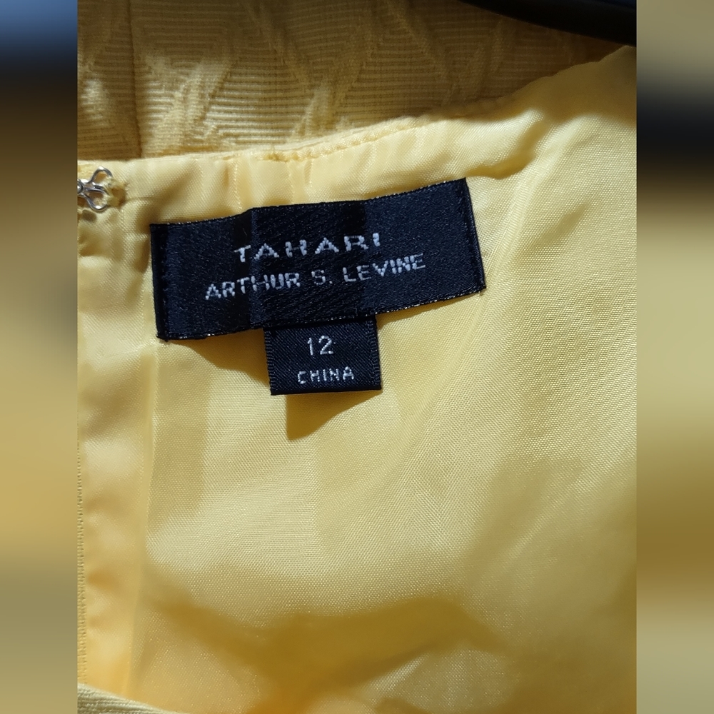 Tahari Arthur S. Levine yellow grated pleated  dress